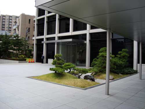 Office landscape in front of Kajima headquarters