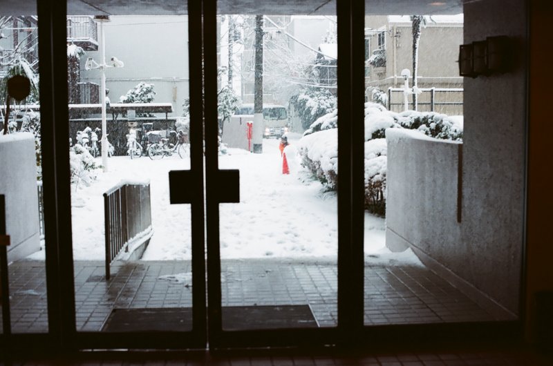 apt_lobby_snowy_day_nakano